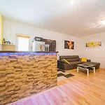 فيلة Chiara With Private Pool And Garden