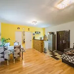 Chiara With Private Pool And Garden فيلة