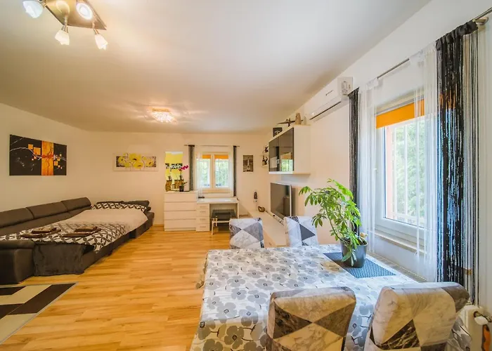 Chiara With Private Pool And Garden