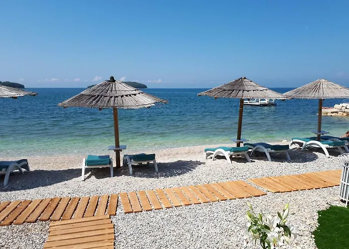 Chiara With Private Pool And Garden Villa *