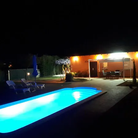 Chiara With Private Pool And Garden ヴィラ