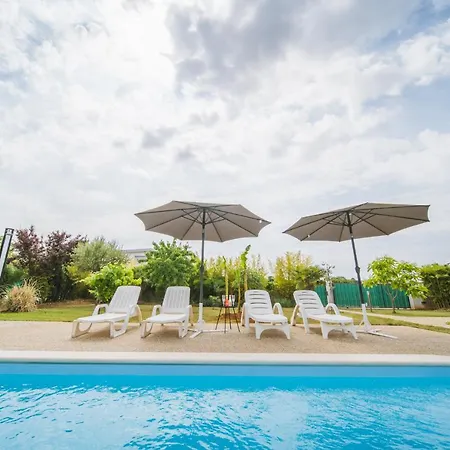 Chiara With Private Pool And Garden Vila *