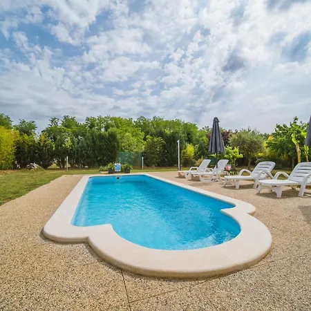 Chiara With Private Pool And Garden Villa Porec