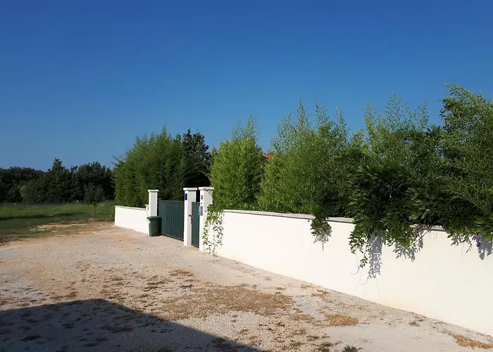 Вілла Chiara With Private Pool And Garden