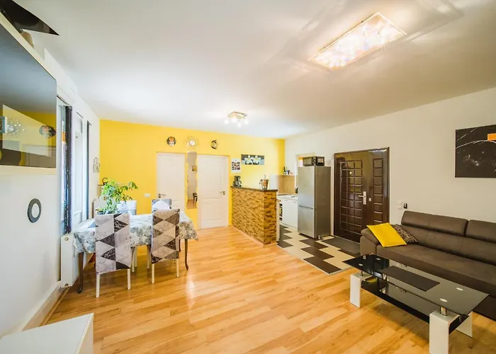 Chiara With Private Pool And Garden Πόρετς