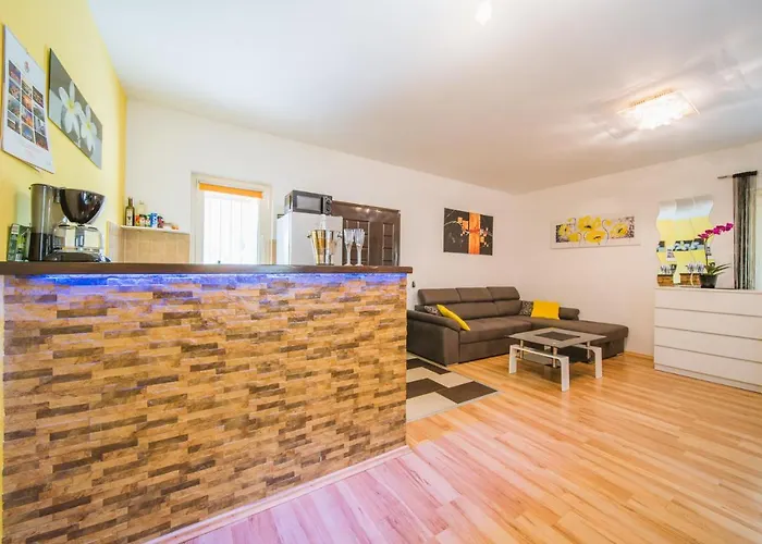 Βίλα Chiara With Private Pool And Garden