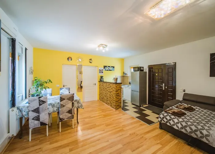 Chiara With Private Pool And Garden Βίλα