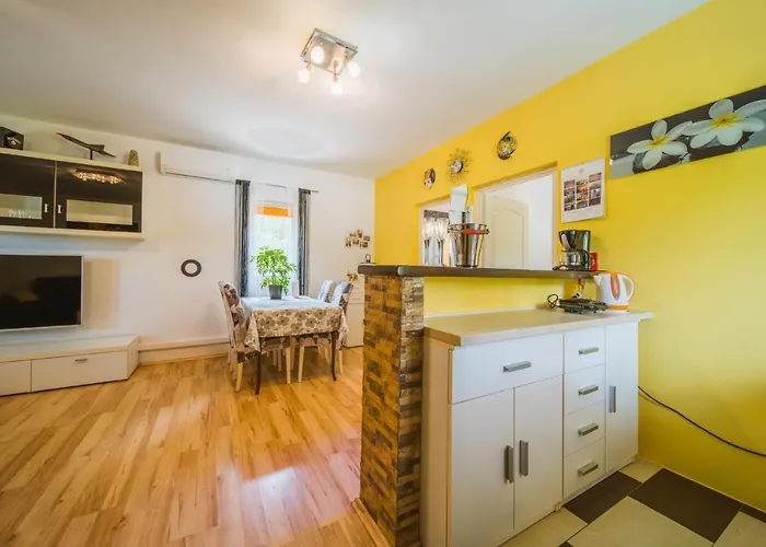 Βίλα Chiara With Private Pool And Garden Πόρετς