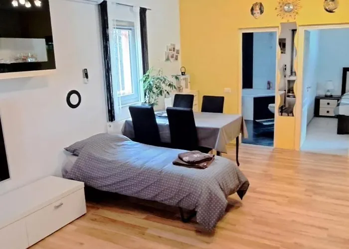 Βίλα Chiara With Private Pool And Garden Πόρετς