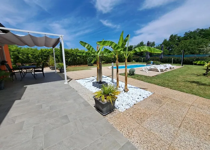 Chiara With Private Pool And Garden Βίλα *