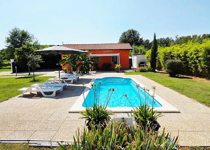 Βίλα Chiara With Private Pool And Garden